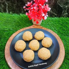 A picture of Til Ke Laddu.