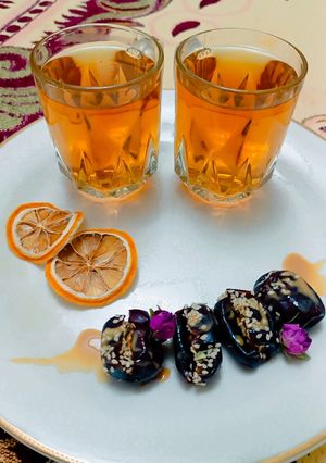 عکسی از دستور تزیین خرما کنار چایی