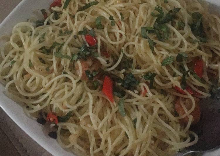 Cara Gampang Membuat Spaghetti Aglio Olio Udang, Enak Banget