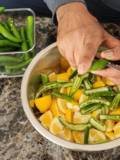 A picture of Lemon chilli pickle.