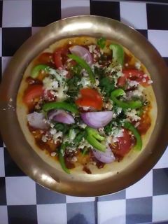 ক্রিস্পি ভেজ পিজ্জা(crispy veg pizza recipe in bengali) রেসিপির প্রধান ছবি