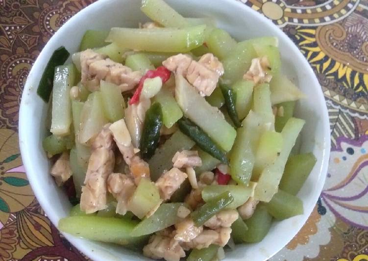 Resep Tumis Tempe Labu Siam oleh Anggi Wardiana - Cookpad