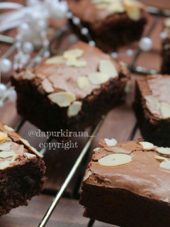 Foto resep Brownies Mengkilap Almond (tutorial)