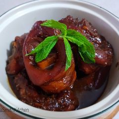 A picture of Pork hock in sweet soy sauce.