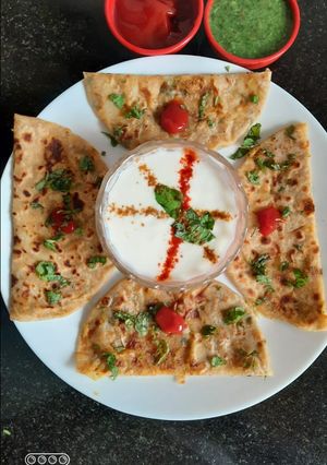 A picture of Punjabi aloo paratha.