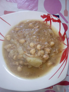 Una foto de Cocido de garbanzos y coles