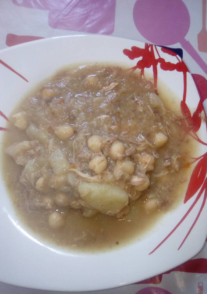 Una foto de Cocido de garbanzos y coles