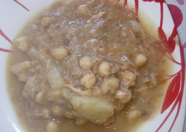 Cocido de garbanzos y coles