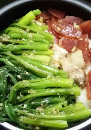 Hình của món Cơm lạp xưởng.