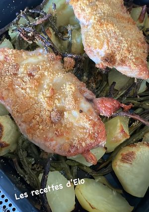 Une photo de Poulet croustillant et légumes rôtis
