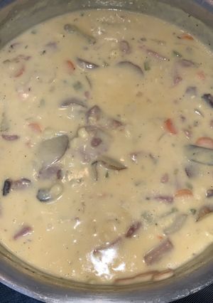 A picture of Ham and corn chowder.