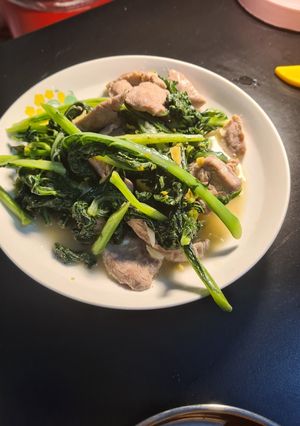 Hình của món Rau cải ngồng xào thịt lợn.
