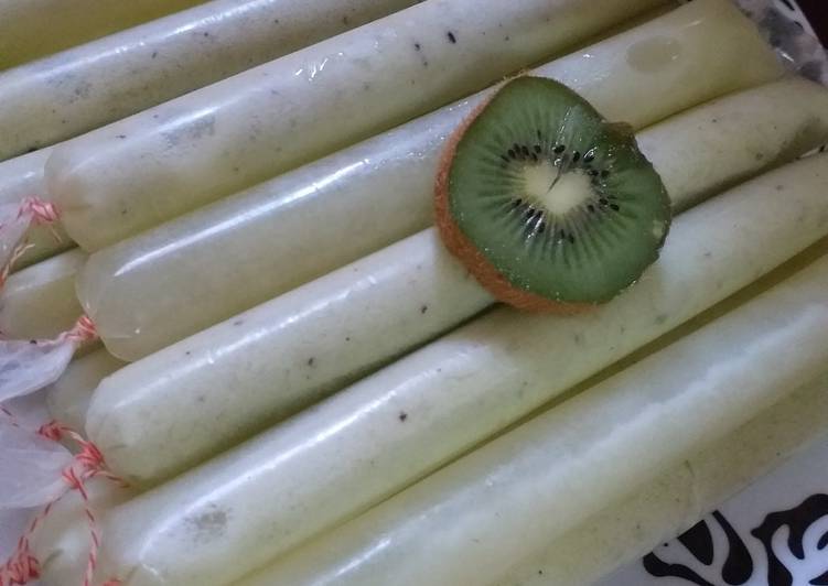 Langkah Mudah untuk Menyiapkan Ice Lilin Susu Kiwi yang Enak Banget