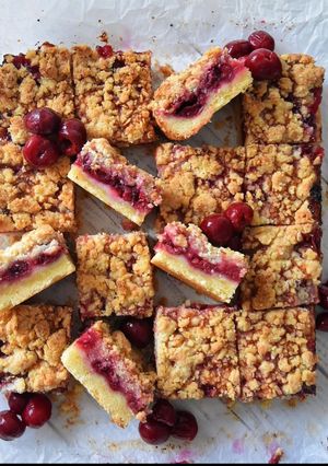 Meggyes morzsapite recept fotója