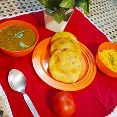 A picture of Moth Dal with Masala Kachori.