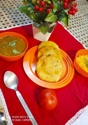 A picture of Moth Dal with Masala Kachori.