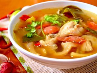 ต้มยำน่องไก่น้ำใส
