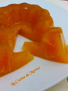 Una foto de Gelatina de mandarinas caramelizadas