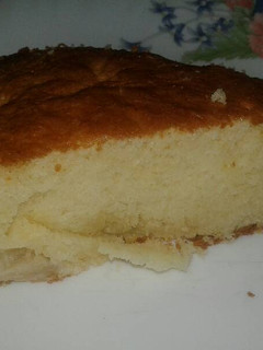 Una foto de Torta húmeda rellena de manzanas