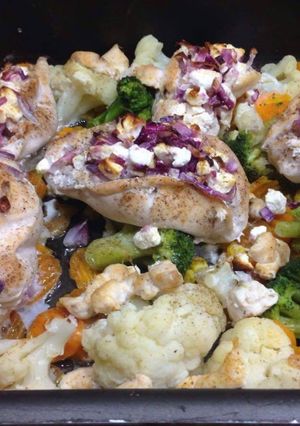 Sajtos, lilahagymás csirkemell recept fotója