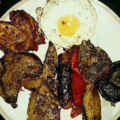A picture of Tex's St. George's Mixed Grill 🐄🐷🐑 🍄🍅🍳🇬🇧.