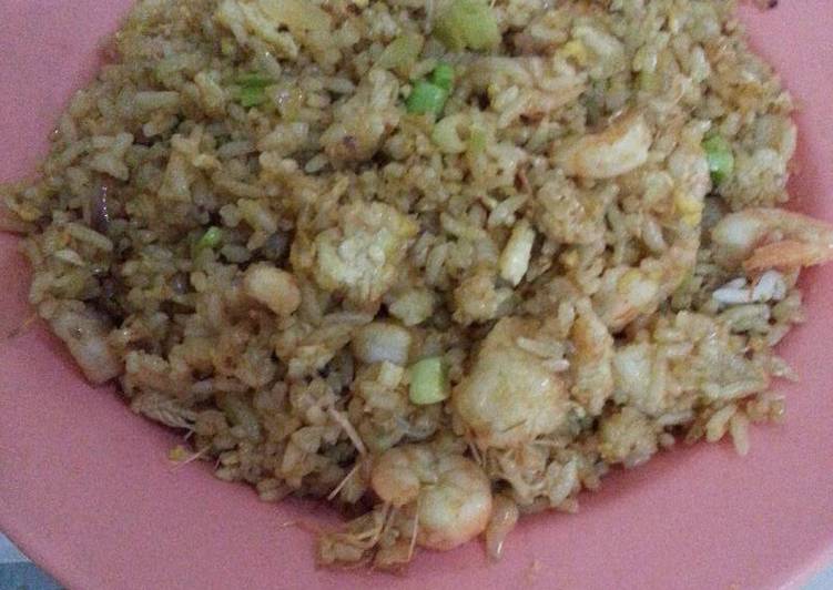 Langkah Mudah Menyiapkan Nasi Goreng Seafood Super Lezat