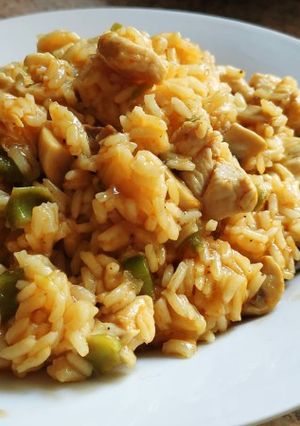 Una foto de Arroz con pollo al curry
