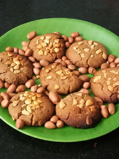 பீநட்ஸ் குக்கீஸ் (Peanut cookies recipe in tamil) செய்முறை முக்கிய புகைப்படம்
