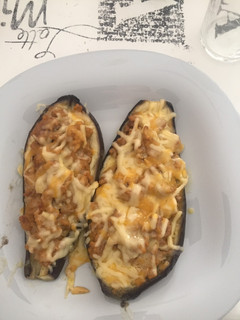 Una foto de Berenjenas rellenas de carne picada