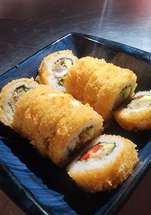 Una foto de Roll fritos de merkén, envuelto en queso mozzarella