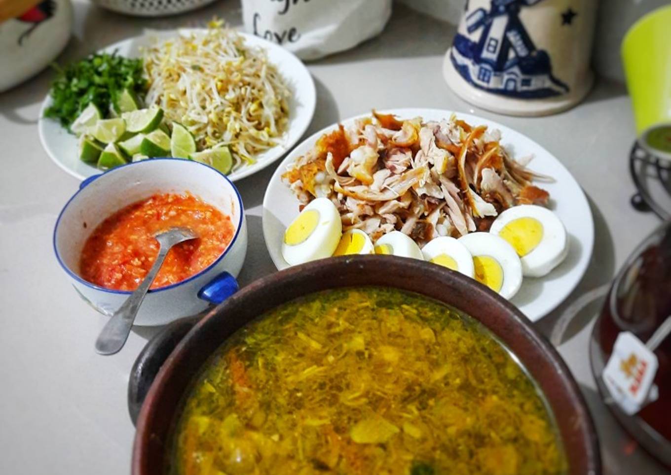 Soto ayam bening kuah kuning