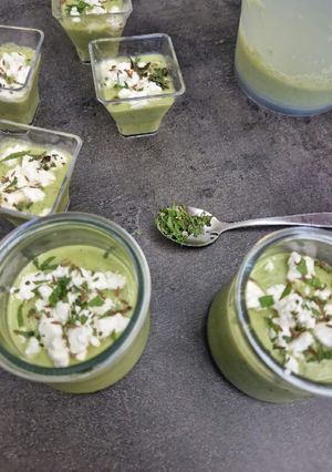 Une photo de °Soupe froide de courgettes à la feta°