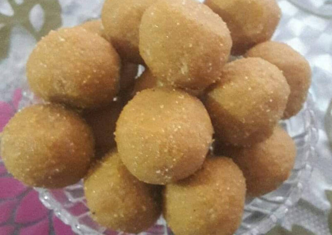Recipe of Homemade Besan ke laddoo