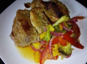 Una foto de Lomo de cerdo con Ensalada Tibia