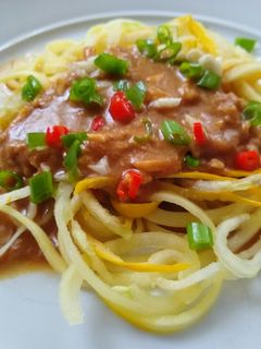 【清冰箱】簡單快速5分鐘 花生醬櫛瓜麵 的食譜成品照片