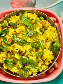 फोडणीचा मटार भात (Phodnicha Matar Bhat Recipe In Marathi) रेसिपी चे मुख्य फोटो