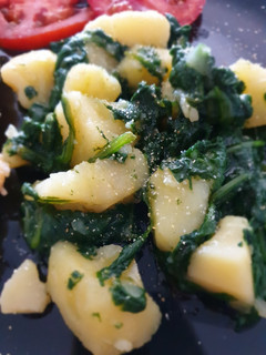 Una foto de Espinacas con patatas