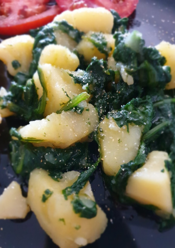 Una foto de Espinacas con patatas