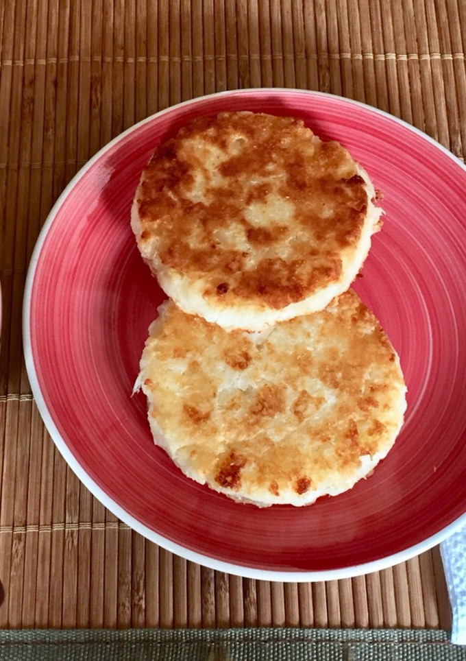 Una foto de Pastel de yuca con queso