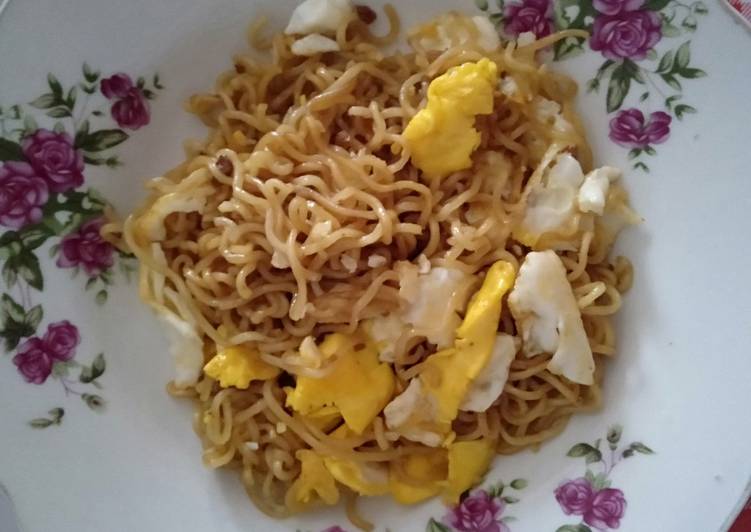 Indomie goreng telur ceplok orak arik