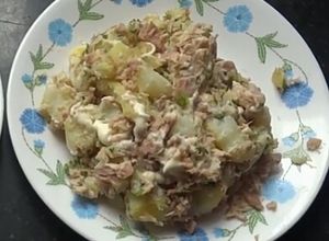 Una foto de Ensalada fría de papá atún y mayonesa