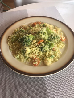 Una foto de Cuscús con verduras