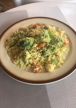 Una foto de Cuscús con verduras