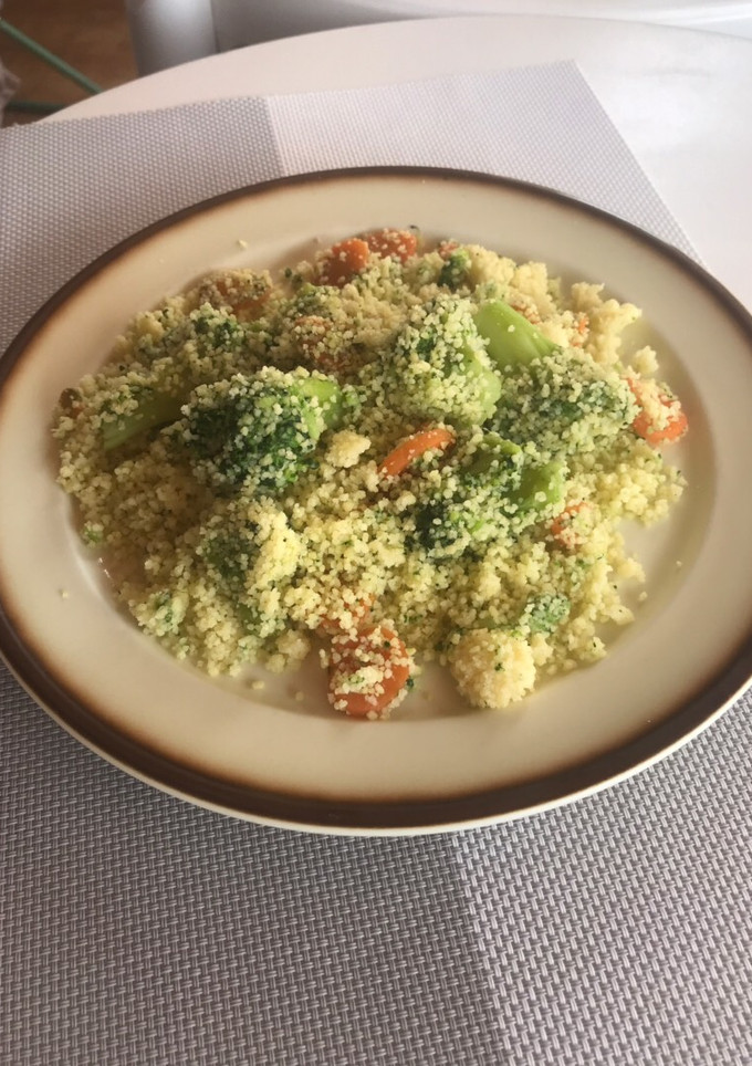 Una foto de Cuscús con verduras