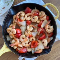 A picture of Shrimp paprika butter sauce.