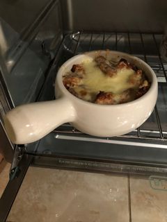 A picture of French Onion Soup.