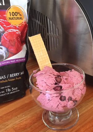 Una foto de Helado mascarpone y frutos rojos