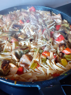 Una foto de Fideos a la cazuela con verduras