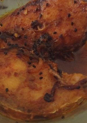 ইলিশ মাছের ঝোল (Ilish macher jhol recipe in Bengali) রেসিপির প্রধান ছবি