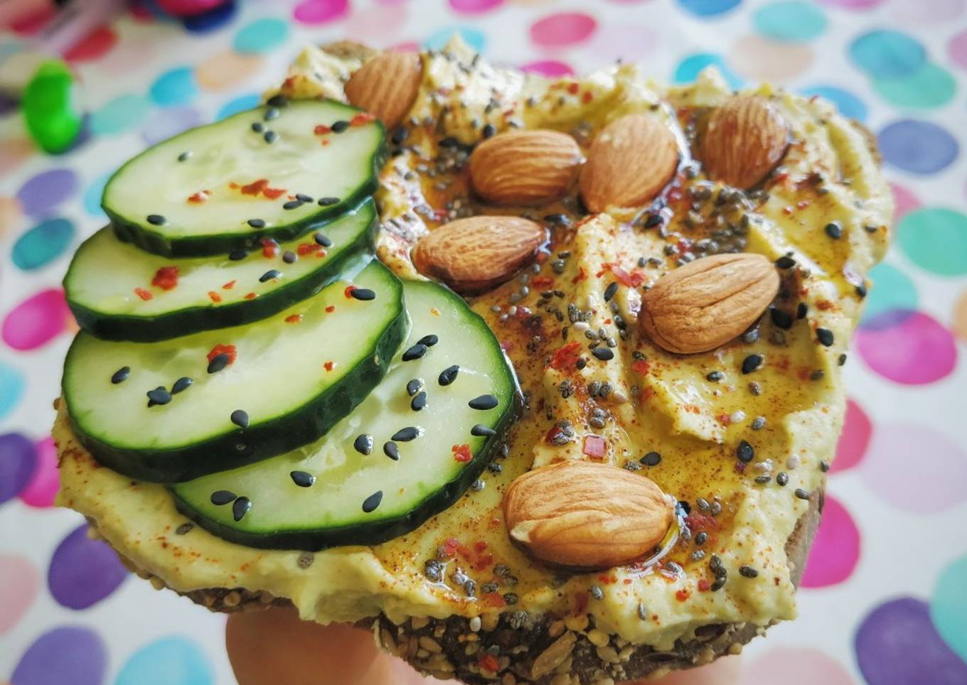 Tosta de hummus cañero